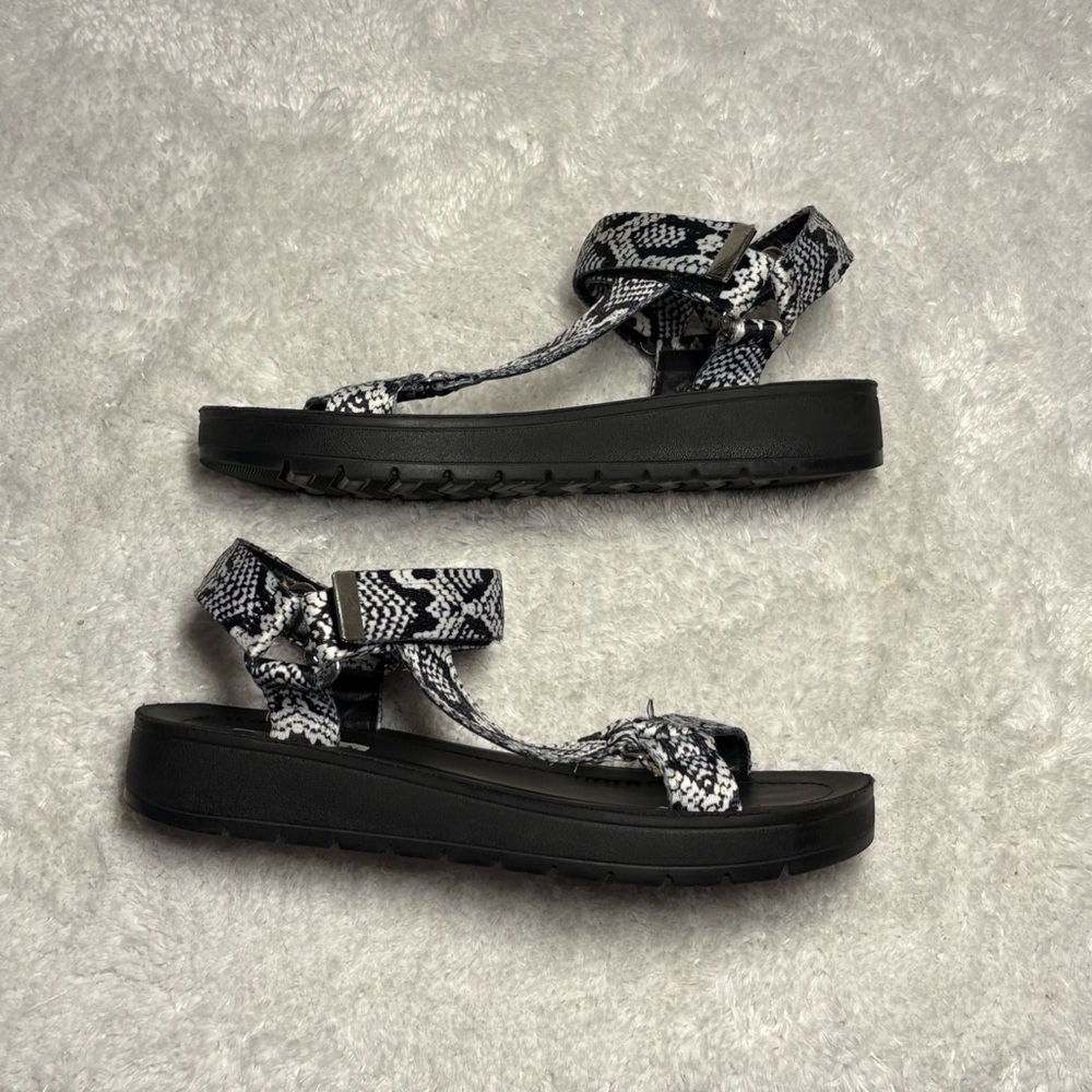 Steve Madden Black and White Snake Print Sandals Platforms Whimsygoth Witch Sz 8 - Picture 6 of 9
